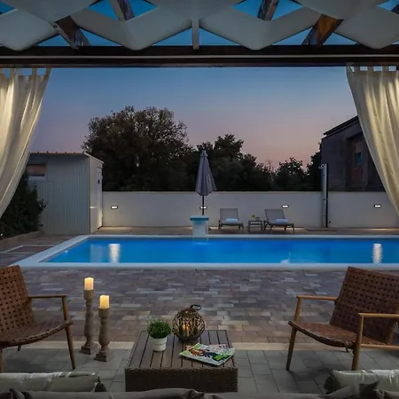 펜션 4 Bedroom Stunning In