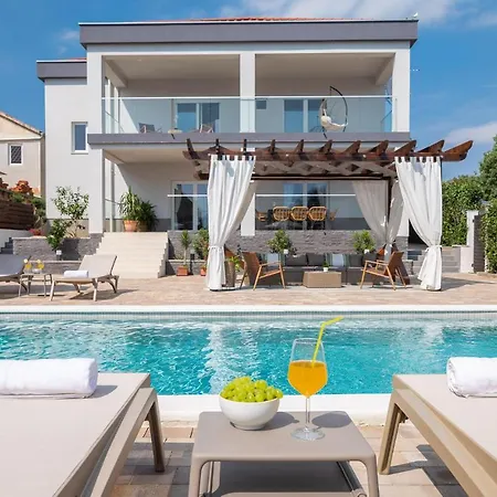 4 Bedroom Stunning In Pakoštane