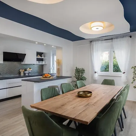 4 Bedroom Stunning In *