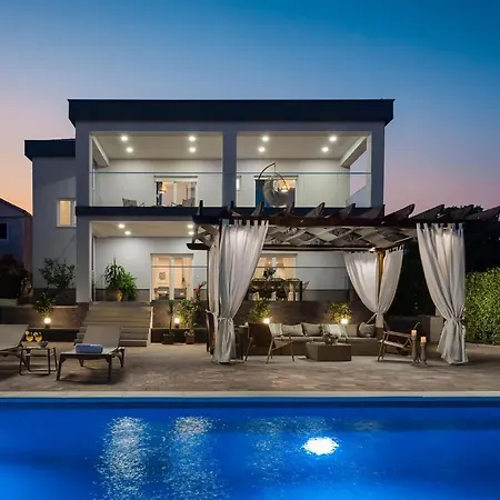 4 Bedroom Stunning In Pakoštane
