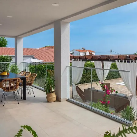 4 Bedroom Stunning In 펜션